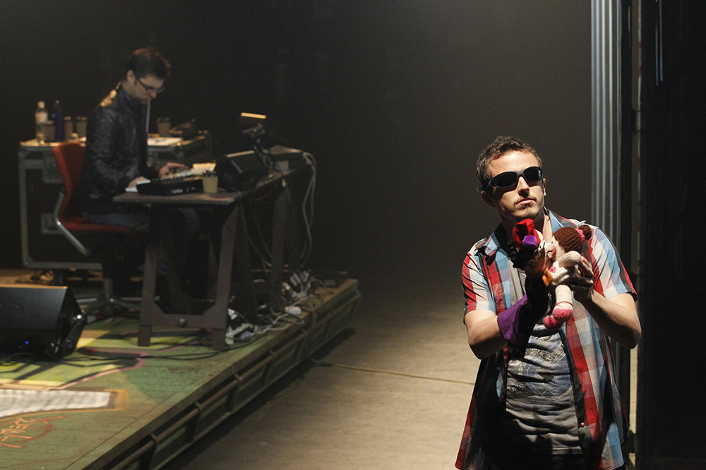 Production still for "'Tis Pity She's a Whore". L-R: Jethro Woodward (musician), Chris Ryan as B.. Photographer: Jeff Busby