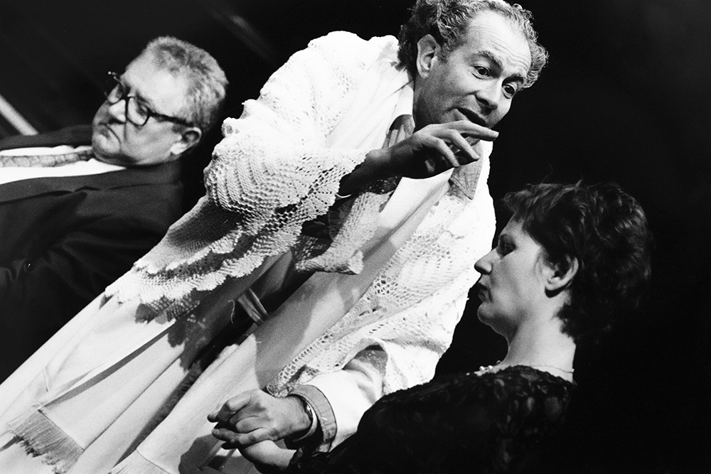 Production still for "The Goldberg Variations". L-R: John Wood, Brian Lipson, Christen O'Leary. Photographer: Jeff Busby