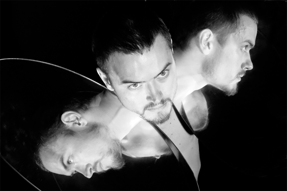 Publicity still for "In Glass". Paul White. Photographer: Regis Lansac