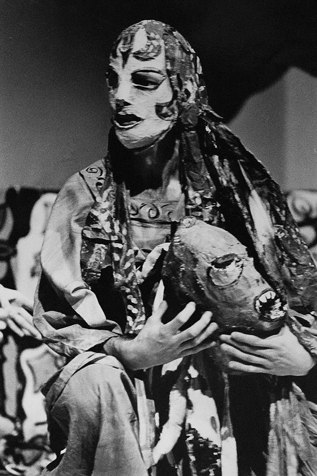 Production still for "The Bacchae". Robert Bell as Agave. Photographer: Jeff Busby